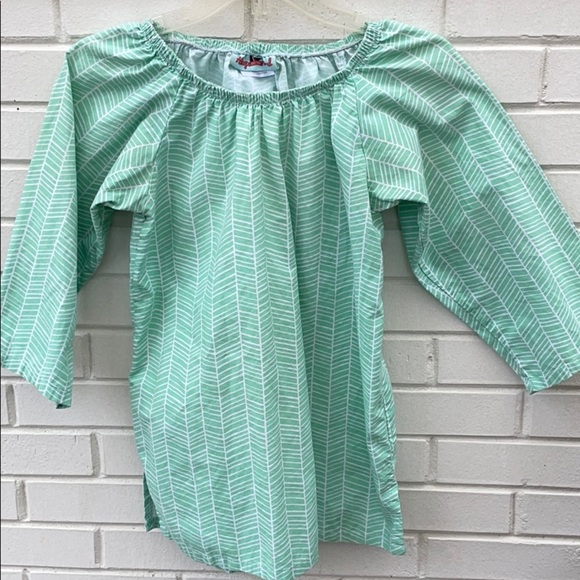 Haley and the Hound Top 🐶 - Picture 2 of 9